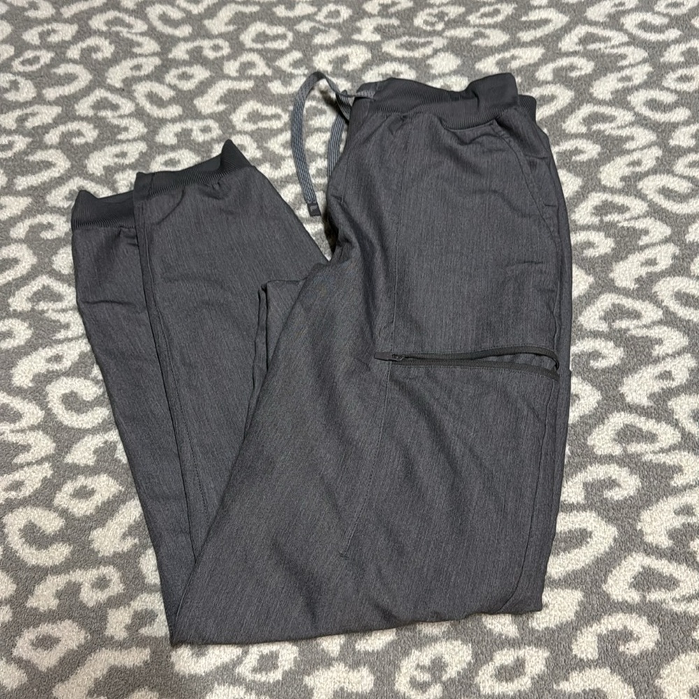 Fabletics Scrub Set - Picture 2 of 6
